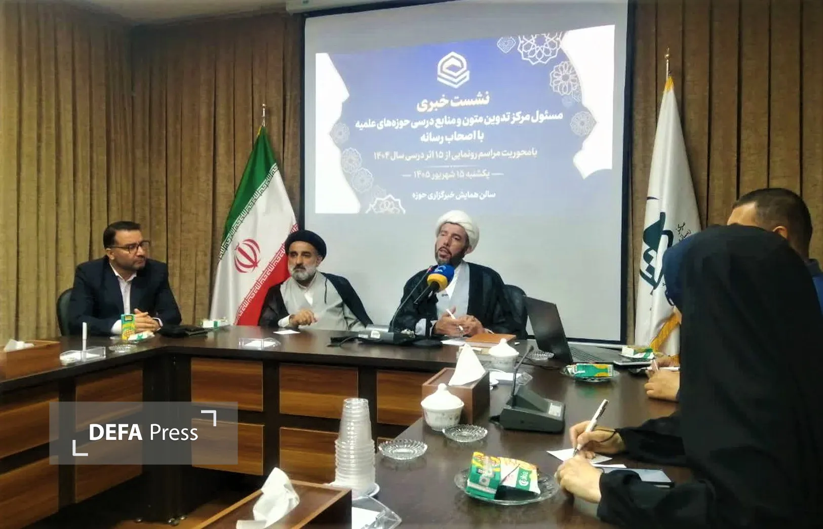 کاویانی: کتاب آشنایی با دفاع مقدس ویژه برنامه درسی طلاب تدوین می‌شود