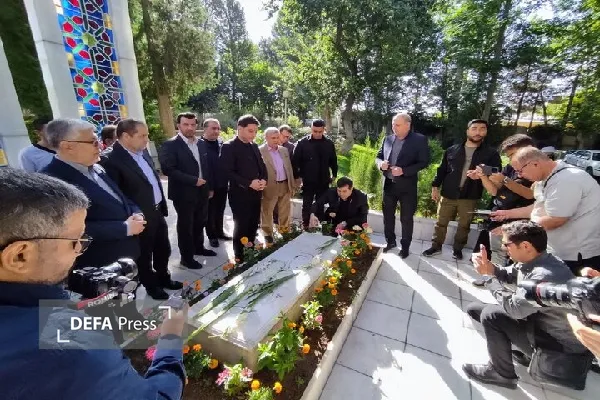 وزیر ورزش و جوانان سفر به کردستان را با ادای احترام به شهدای گمنام آغاز کرد