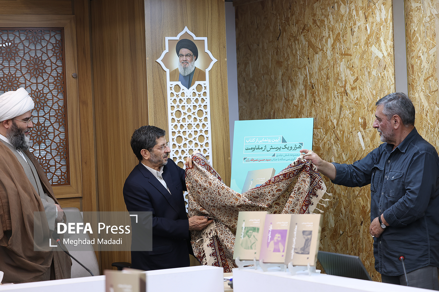 کتاب «هزار و یک پرسش از مقاومت» رونمایی شد