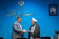 تجلیل استاندار مرکزی از رئیس کل دادگستری استان برای کسب عنوان رئیس کل نمونه و برتر