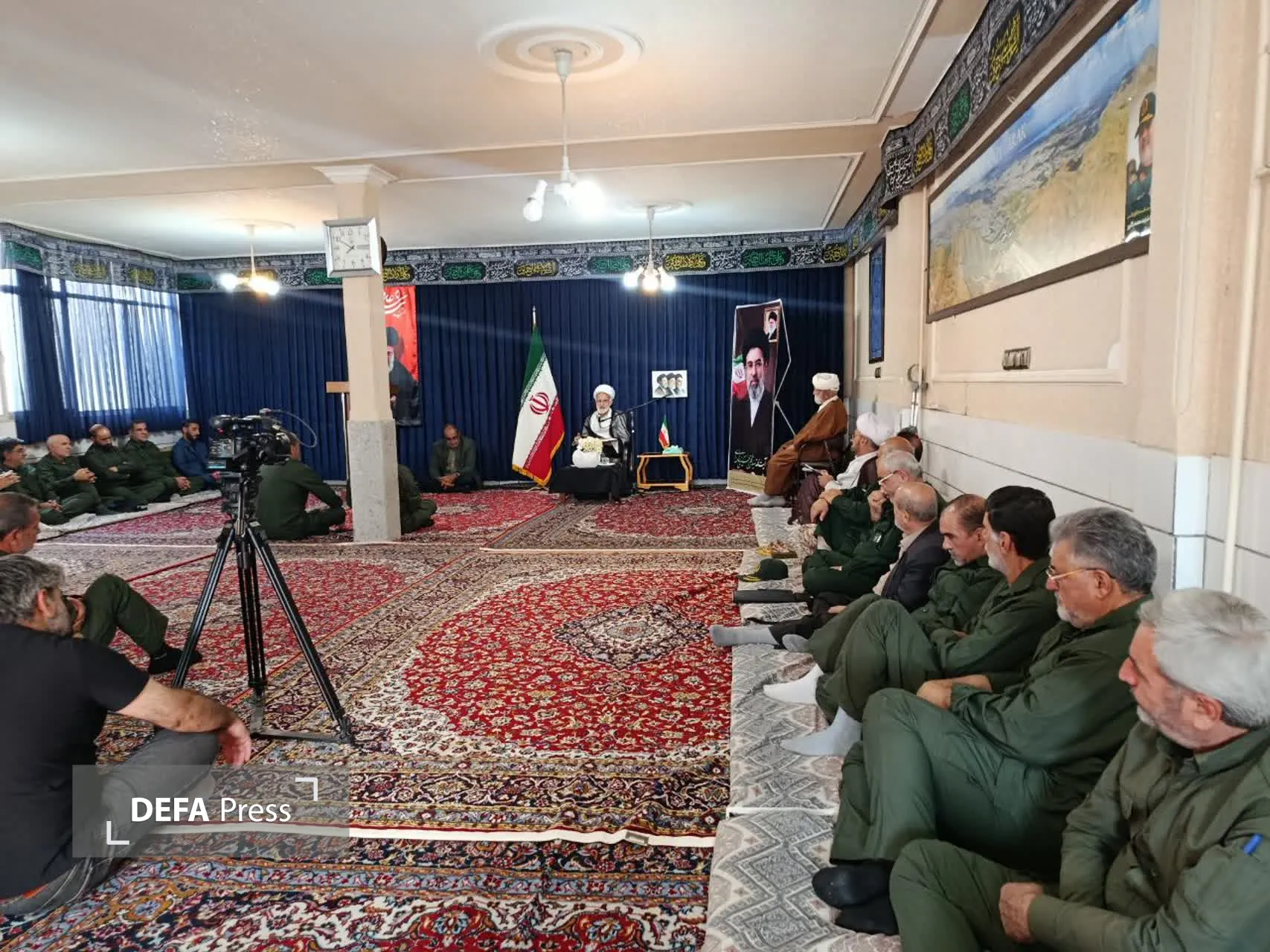 تصاویر/ دیدار نماینده ولی فقیه در استان مرکزی با جمعی از رزمندگان اسلام و روحانیون