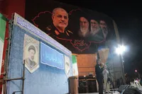 تصاویر/ اجتماع باشکوه مردم اراک در میدان شهدای این شهر؛ تجلی همبستگی و حمایت از ایران