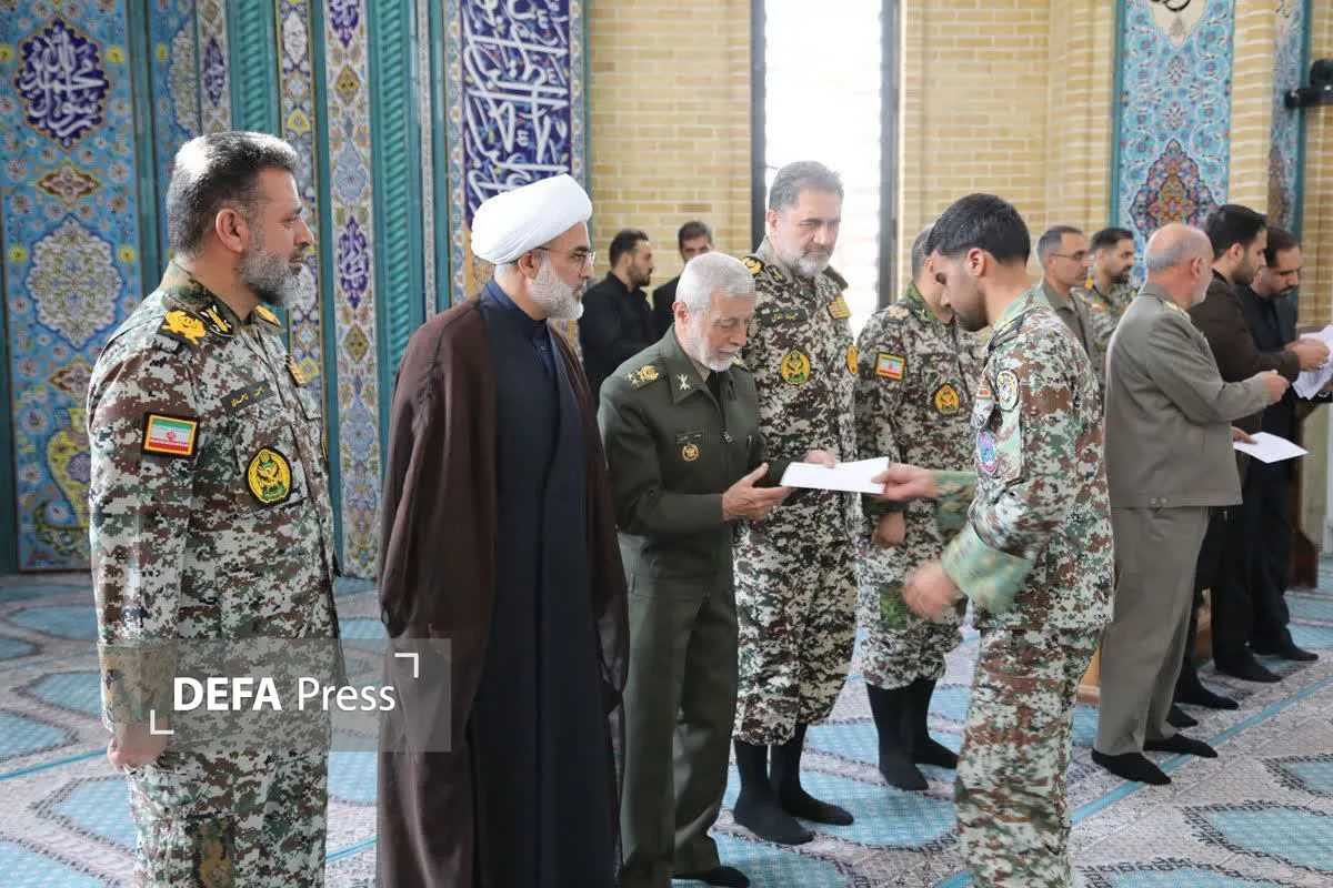 اعطای عطیه فرماندهی معظم کل قوا به دانش‌آموختگان دانشگاه افسری پدافند هوایی خاتم‌الانبیاء (ص)