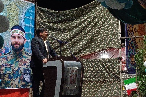 ملت ایران همچنان در خط رهبر و آماده جانفشانی برای انقلاب است