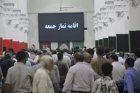 تصاویر/ خدمت گذاری کارکنان حفظ آثار دفاع مقدس یزد به نمازگزاران جمعه