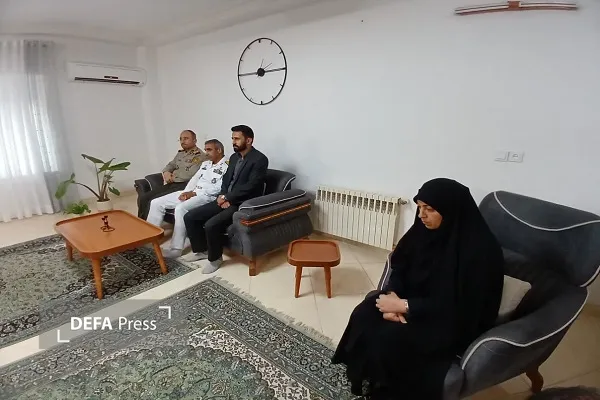 دیدار معاون نیروی انسانی ارتش با خانواده شهید «صالحی» در محمودآباد + تصاویر