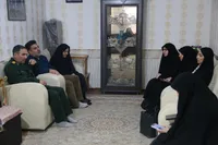 تصاویر/ مدیرکل حفظ آثار و نشر ارزش‌های دفاع مقدس استان خراسان شمالی با خانواده شهید سرافراز ناو دنا