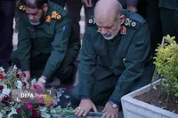 ادای احترام سردار وحیدی به مقام شامخ سردار دل‌ها در کرمان+ تصاویر