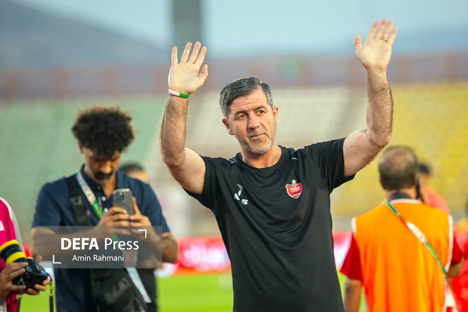 دیدار تیم‌های فوتبال شمس آذر و پرسپولیس