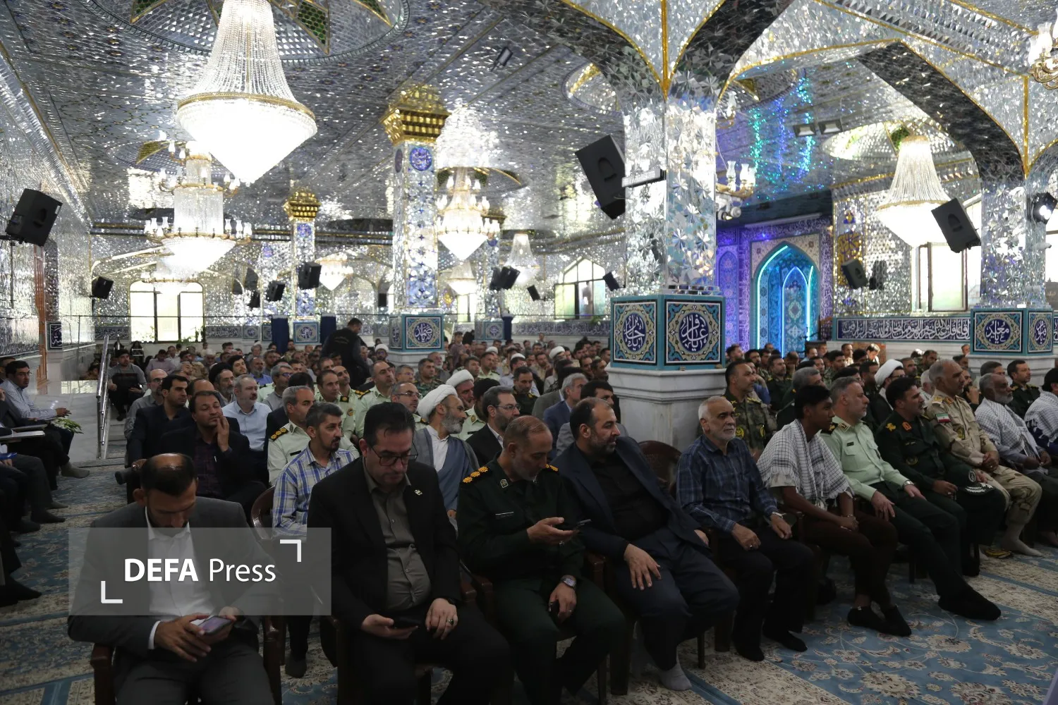 تصاویر/ آیین عطرافشانی و گلباران مزار شهدای خراسان‌شمالی بمناسبت هفته دفاع مقدس