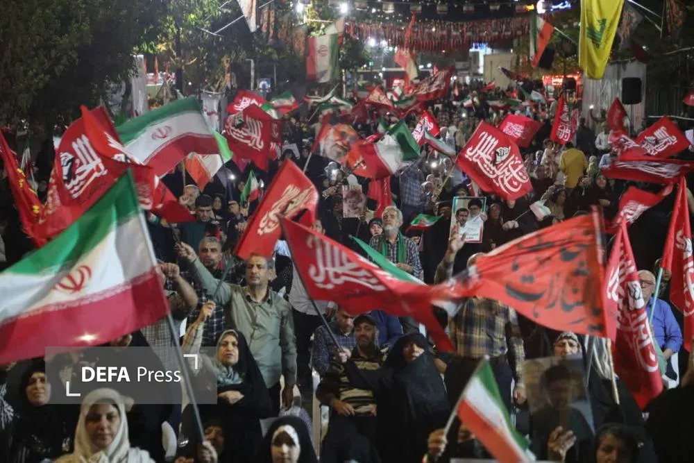 تصاویر/ ۱۶۸شهید دانش‌آموز میناب در «شب‌های اقتدار» سمنان گرامی داشته شدند