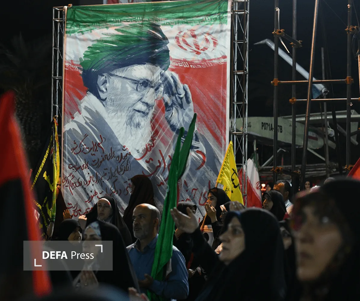 تصاویر / طنین فریاد «انتقام» در شب ۱۹۷ تجمع مردم گرگان؛ دارالمؤمنین میزبان حماسه شهدای مدافع حرم شد