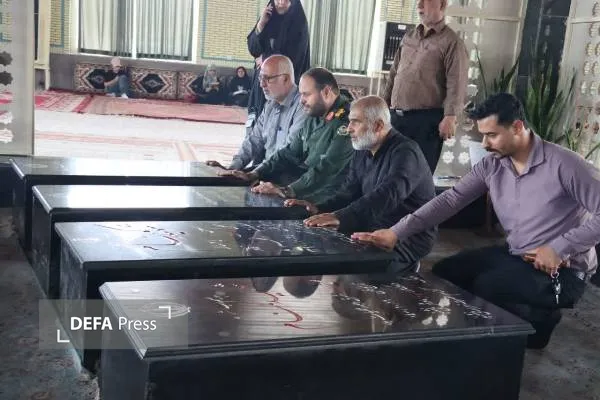 ادای احترام مدیرکل حفظ آثار دفاع مقدس مازندران به شهدای گمنام نکا+ تصاویر
