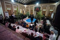 تصاویر/برگزاری شب شعر «رسم پروانگی» در یزد
