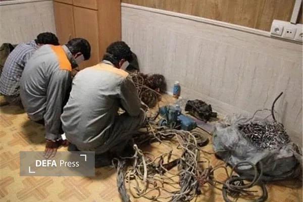 دستگیری باند حرفهای سارقان سیم برق در آمل دستگیری باند حرفهای سارقان سیم برق در آمل