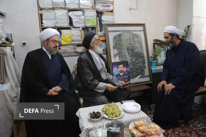 دیدار آیت‌الله سعیدی با خانواده شهید علی رسولی در قم