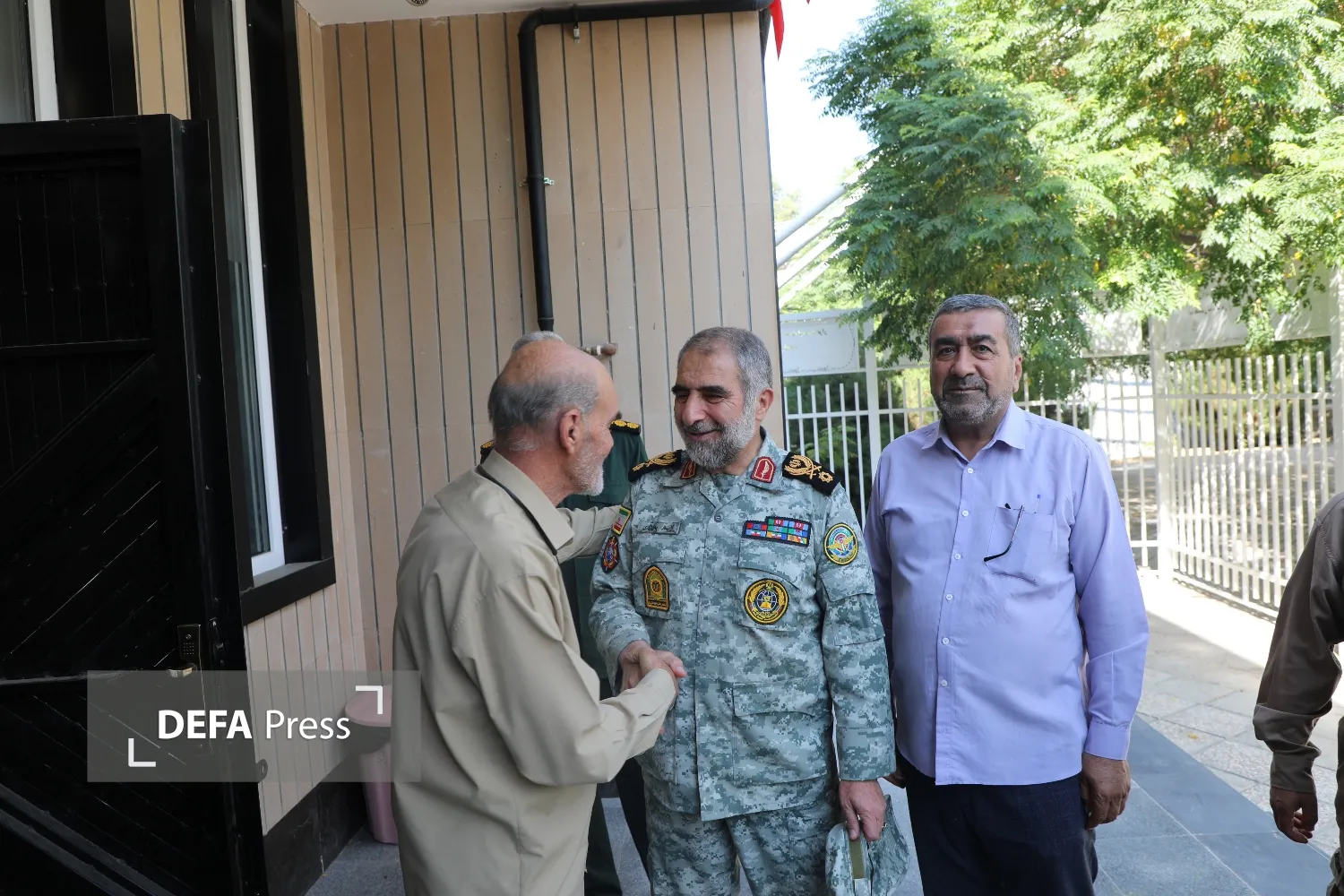تصاویر/ بازدید سردار جان‌نثاری و امیر تباخی از موزه دفاع مقدس استان فارس