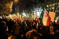 فیلم / موج پنجاه و دوم حضور حماسی مردم کرج در حمایت از آرمان‌های انقلاب