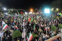 تصاویر/ اراک یکپارچه در میدان شهدا؛ تجدید پیمان با آرمان‌های انقلاب