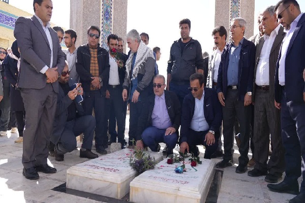 تجدید میثاق فرهنگیان کهگیلویه و بویراحمد با شهدای گمنام به مناسبت معلم تجدید میثاق فرهنگیان کهگیلویه و بویراحمد با شهدای گمنام به مناسبت معلم