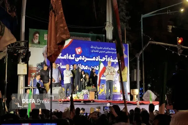 سخنرانی همسر جانباز حسین محمدی در تجمع مردمی