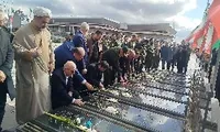 مزار شهدای انقلاب اسلامی به مناسبت دهه فجر گلباران شد