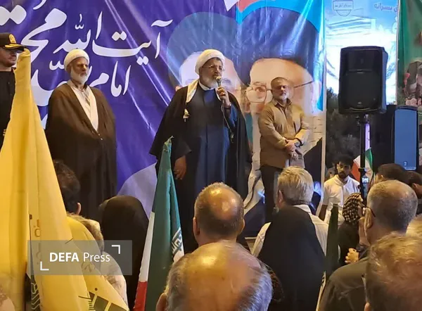به گزارش دفاع‌پرس از البرز، حجت‌الاسلام والمسلمین «علی شیرازی» رئیس سازمان عقیدتی سیاسی فرماندهی انتظامی جمهوری اسلامی ایران در اجتماع پرشور و باشکوه مردم انقلابی کرج، با اشاره به ایستادگی خیره‌کننده ملت در برابر توطئه‌های دشمنان اظهار داشت: ما خیابان را