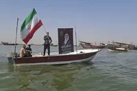 رژه شناور‌های مردمی در اروندرود به مناسبت سالروز شکست حصر آبادان