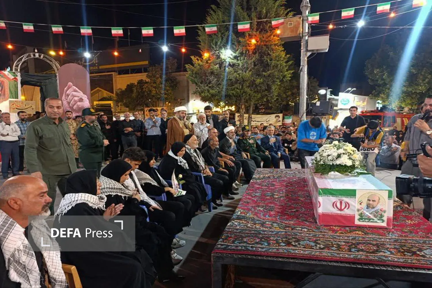تصاویر/ آیین وداع با پیکر شهید مدافع وطن «علی‌اصغر نورانی» در اجتماع مردمی شهرستان بجنورد