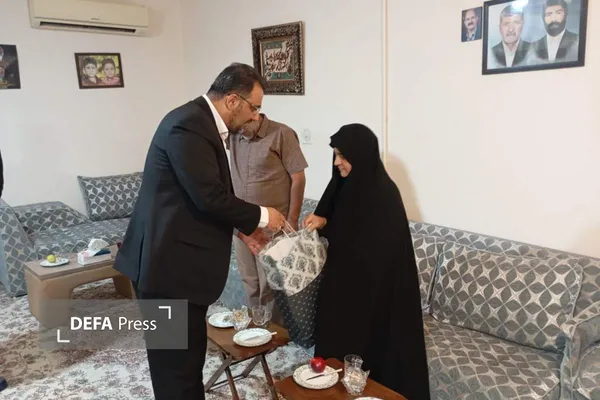 زنده نگه داشتن یاد شهدا، تداوم راه عزت و سربلندی ایران است