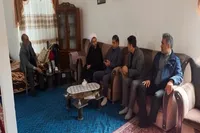 دیدار فرماندار و مسؤولان طارم با پدر شهید «علی نعمتی»  
