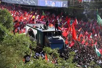 تصاویر/ بدرقه حماسی رهبر شهید انقلاب در مشهد