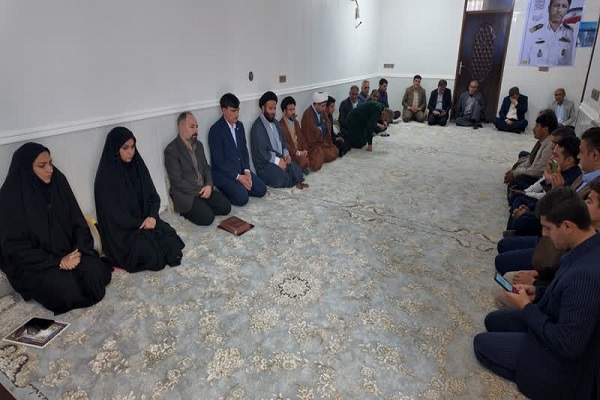 دیدار مدیرکل حفظ آثار دفاع مقدس کهگیلویه و بویراحمد با خانواده شهید «کمال علیزاده» از شهدای کوه سیاه کهگیلویه+ تصاویر