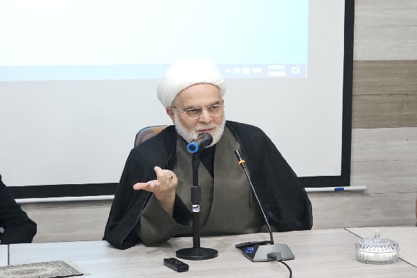 یکی از برجستهترین ویژگیهای رهبر شهید انقلاب تواضع و اخلاقمداری ایشان بود یکی از برجستهترین ویژگیهای رهبر شهید انقلاب تواضع و اخلاقمداری ایشان بود
