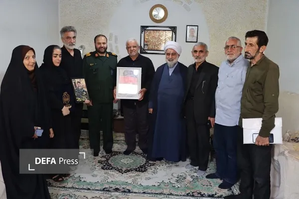 شهدا، مایه آرامش جامعه در شرایط بحرانی هستند
