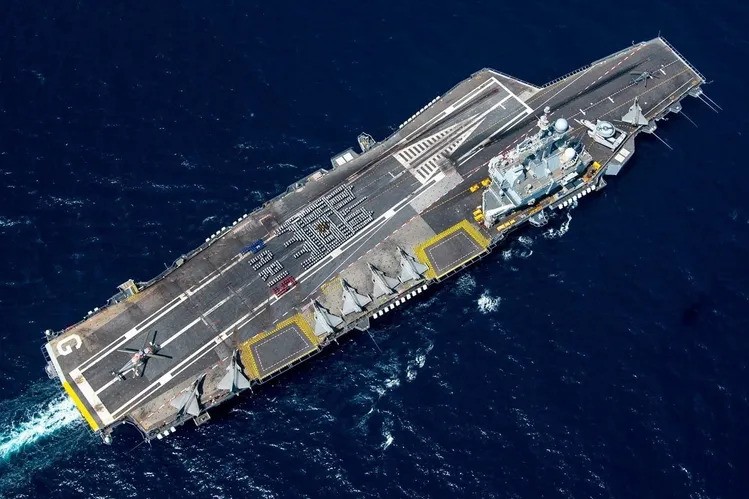 Poor Charles de Gaulle Aircraft Carrier Is Within Range of the Iranian Armed Forces