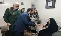 تکریم از خانواده شهید فراجا «حمید عبدالهی لرستانی» در سوسنگرد