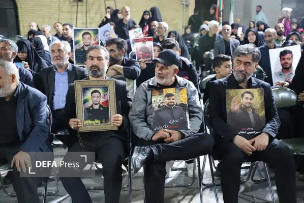 به گزارش خبرنگار دفاعپرس از البرز، مراسم سالروز آزادسازی خرمشهر و گرامیداشت ۱۸۶ شهید جنگ رمضان استان البرز، شب گذشته در فضایی آکنده از عطر ایثار و شهادت و با حضور پرشور مردم، خانوادههای معظم شهدا، ایثارگران، آزادگان، جانبازان، به گزارش خبرنگار دفاعپرس از البرز، مراسم سالروز آزادسازی خرمشهر و گرامیداشت ۱۸۶ شهید جنگ رمضان استان البرز، شب گذشته در فضایی آکنده از عطر ایثار و شهادت و با حضور پرشور مردم، خانوادههای معظم شهدا، ایثارگران، آزادگان، جانبازان،