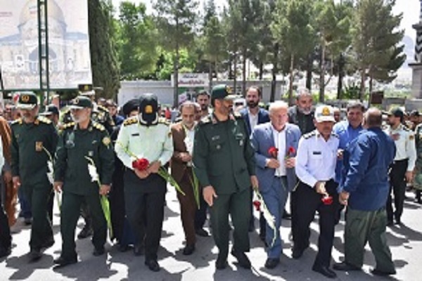ادای احترام مسئولین لرستانی به شهدا به مناسبت سالروز آزاد سازی خرمشهر ادای احترام مسئولین لرستانی به شهدا به مناسبت سالروز آزاد سازی خرمشهر