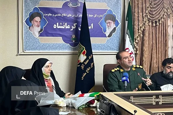 دیدار خانم اسفندیاری با خانوئاده های شهدا در اداره کل حفظ آثار کرمانشاه
