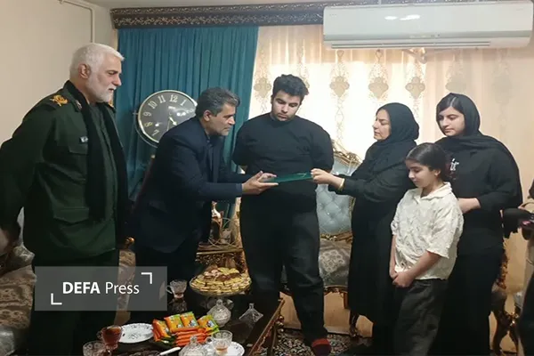 تکریم خانواده شهید در اهواز تکریم خانواده شهید در اهواز