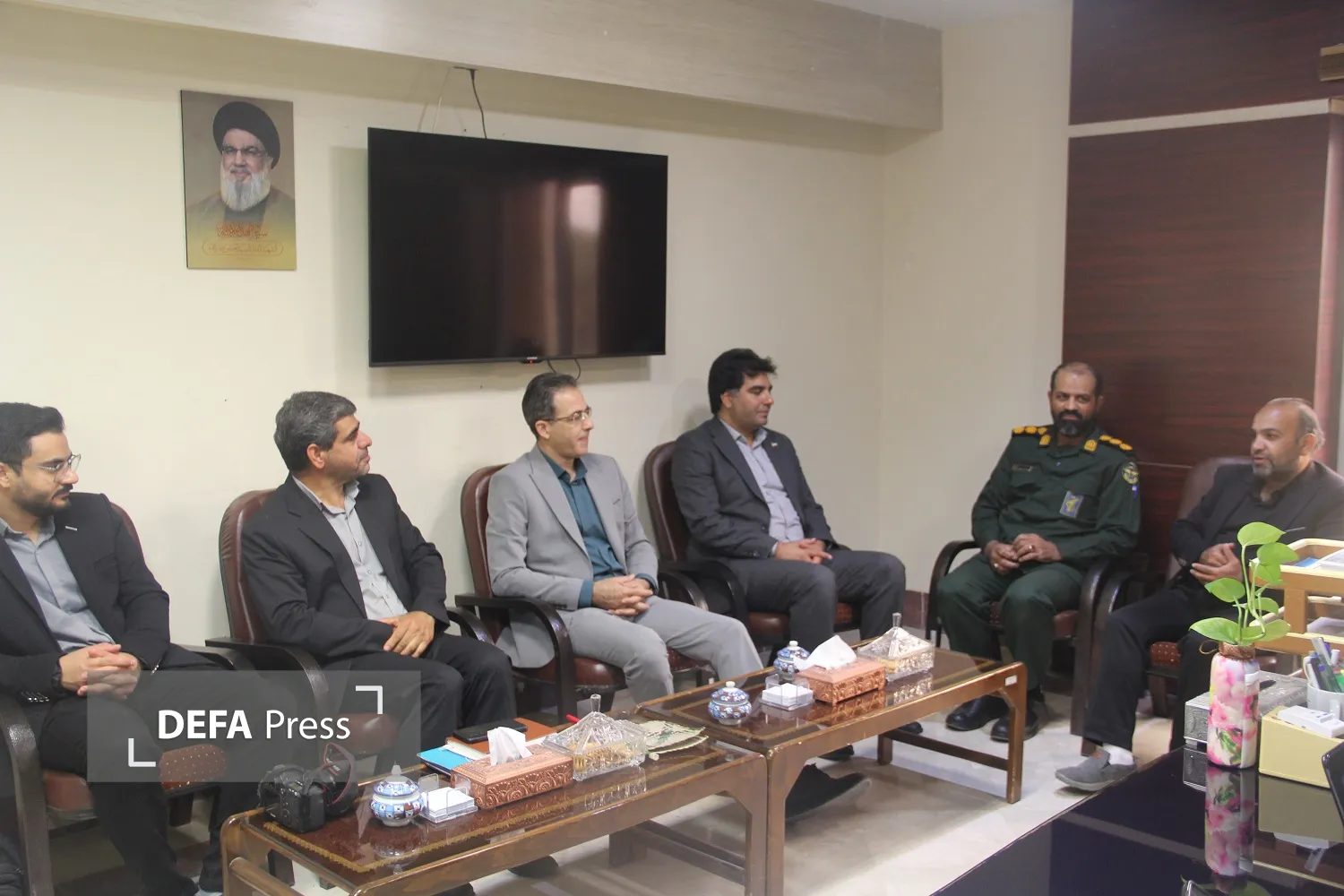 تصاویر/دیدار مدیر کل امور اقتصادی و دارایی استان یزد با سرهنگ «حرزاده»