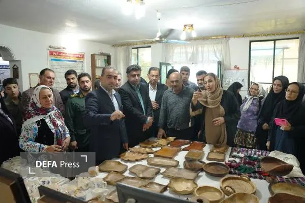 افتتاح نمایشگاه اقتصاد مقاومتی در روستای اسرم+ تصاویر
