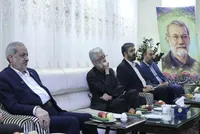 دیدار وزیر آموزش و پرورش با خانواده شهید لاریجانی