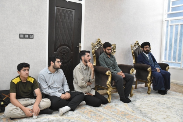 دیدار جمعی از مسئولین استانی با خانواده شهید «حمیدرضا ولی محمودوند» در خرم‌آباد+ عکس