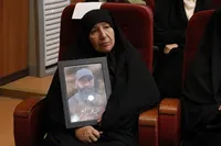 پنج خورشید در دستان لرزان یک مادر/ قصه صبوری حاجیه خانم علی‌نیا
