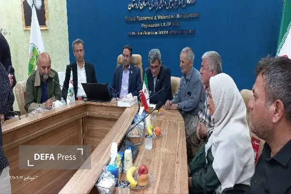 رئیس سازمان منابع طبیعی کشور پای درددل خانواده جانباختگان آبیدر نشست رئیس سازمان منابع طبیعی کشور پای درددل خانواده جانباختگان آبیدر نشست