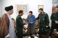 تصاویر/ دیدار سردار وحیدی با خانواده شهید «داوود عبداله پور» در شهرستان خوی