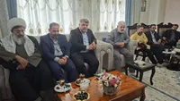 هدیه ویژه رهبر معظم انقلاب به خانواده معظم شهدا اهدا شد+ تصاویر