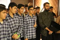 تصاویر/بازدید دانش آموزان پسر ارومیه‌ای از موزه دفاع مقدس و مقاومت آذربایجان غربی
